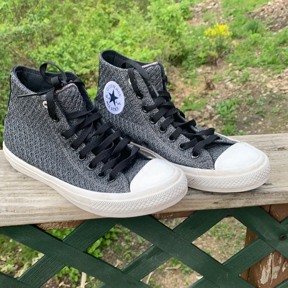 Converse Shoes - Converse Chuck Taylor High-top Sneakers.  Mens Sz 6.5  Womans Sz 8.5